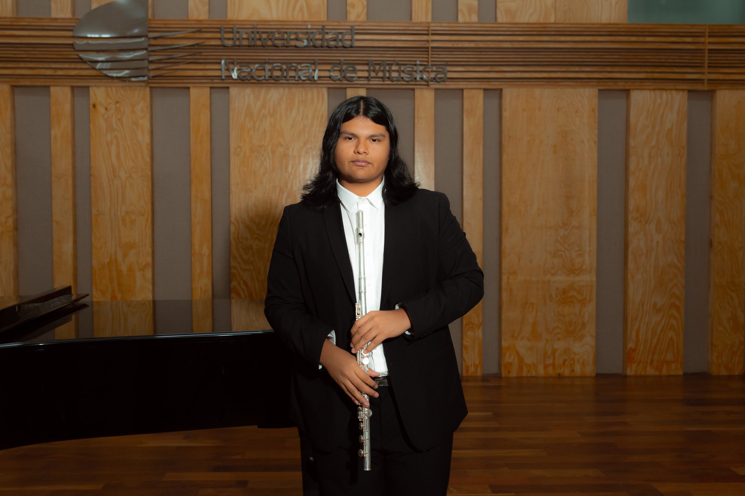 Adrián Cruz con su flauta